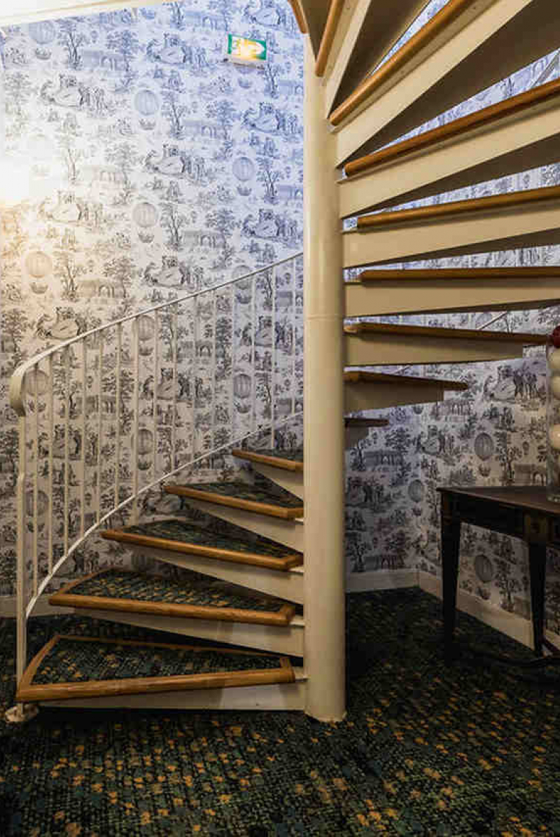Acces hotel rez de jardin par escalier